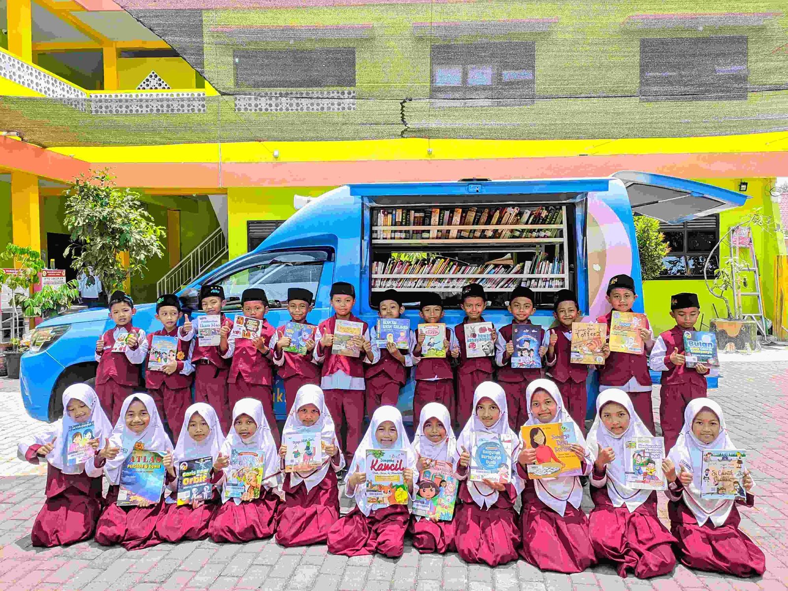 Read more about the article Perkuat Literasi Baca Buku, SDS Islam Ulul Albab Terima Kunjungan Perpustakaan Keliling Dari Dinas Perpustakaan Jember