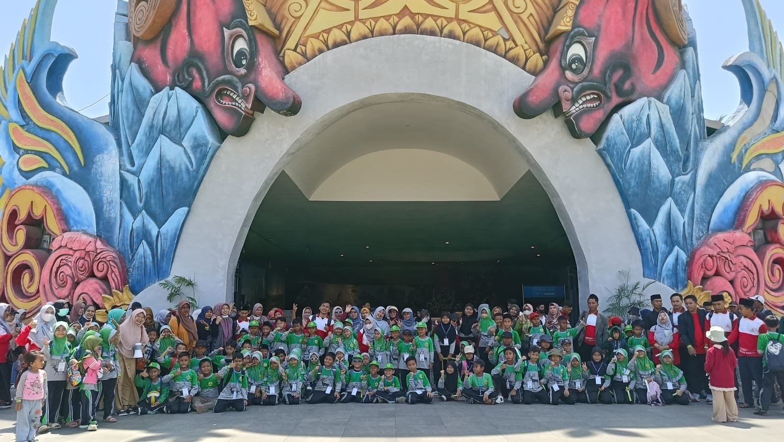 Read more about the article Fun Full Day Outbound SDS Islam Ulul Albab Di Banyuwangi Park