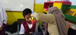 Read more about the article Jaga Kesehatan Siswa, SDS Islam Ulul Albab Lakukan Skrining Dan Vaksinasi