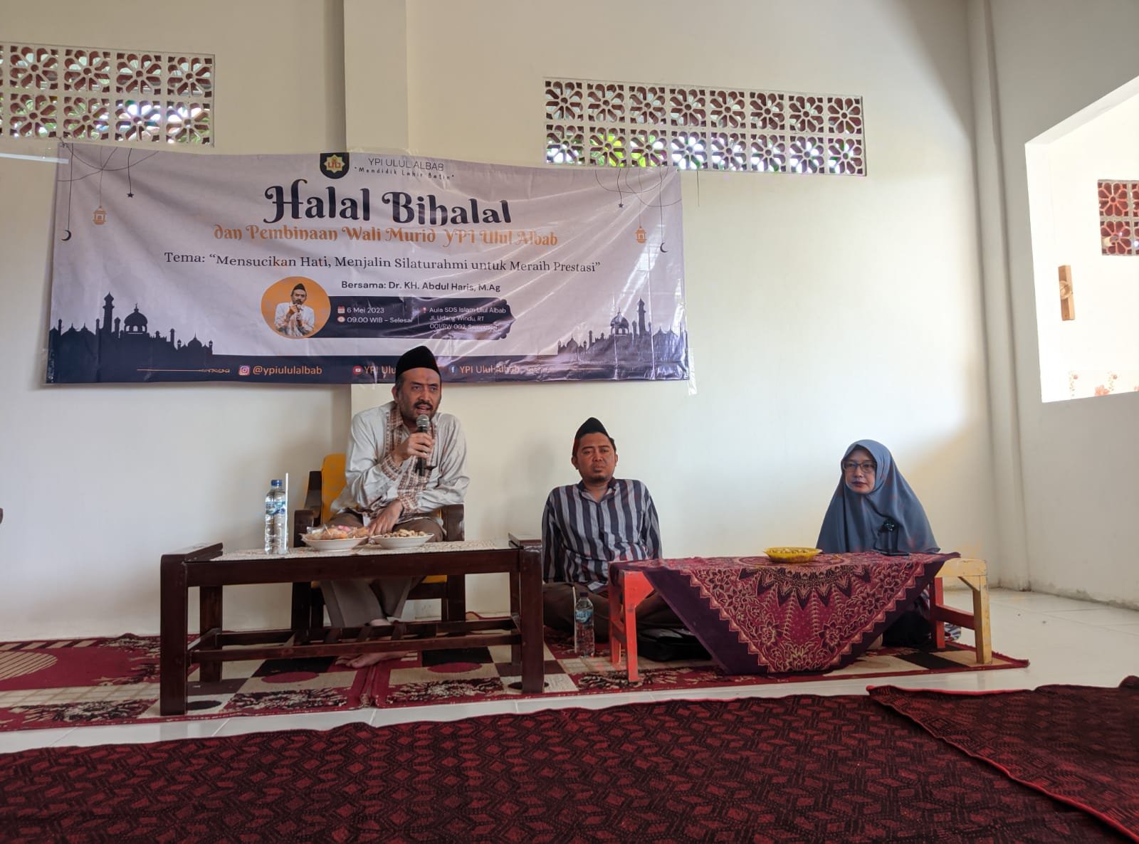 You are currently viewing Ikhtiar Bathiniyah Guru, Kiai Haris: Bawalah Anak Muridmu dalam Doa dan Tirakatmu