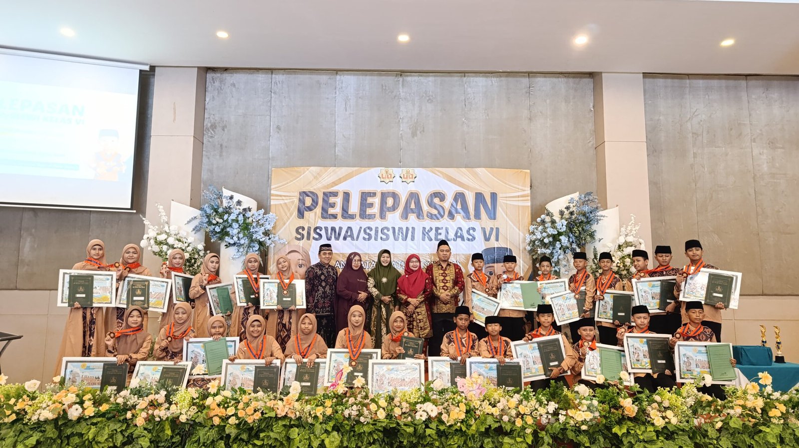 Read more about the article Perdana, SDS Islam Ulul Albab Gelar Acara Pelepasan Kelas 6 di Cianjur Hall