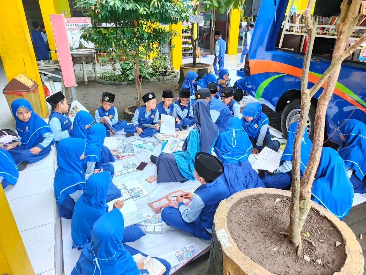 Read more about the article Jejak Literasi di Sekolah: Perpustakaan Keliling Kabupaten Jember Hadirkan Dunia Buku di SDS Islam Ulul Albab