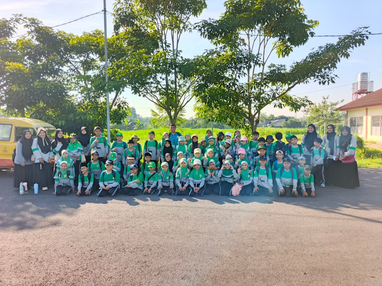 Read more about the article Belajar dari Alam, Siswa Kelas 3 SDS Islam Ulul Albab Antusias Ikuti Outing Class di Kebun Inovasi Politeknik Negeri Jember
