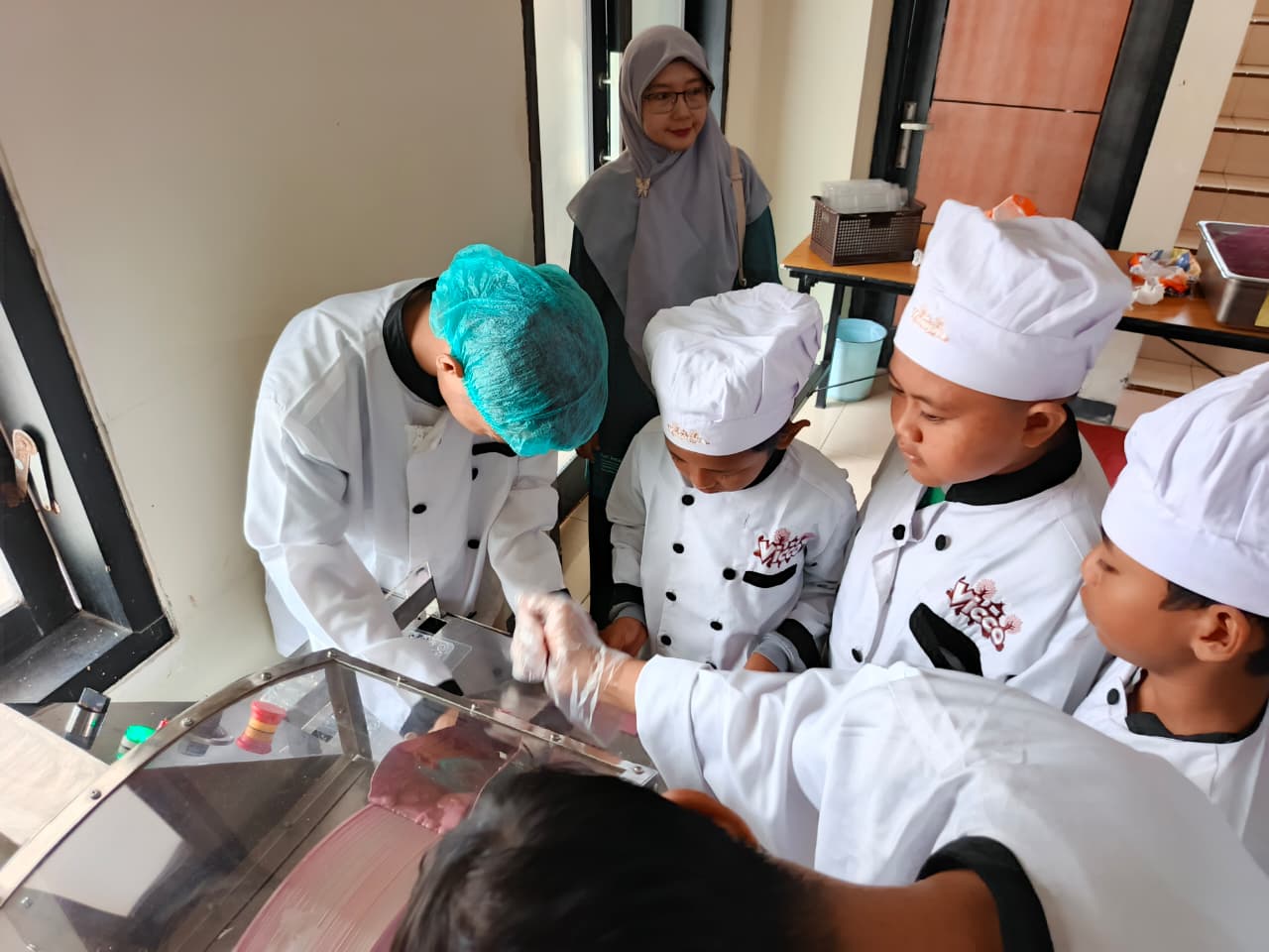 Read more about the article Mengenal Kearifan Lokal Lewat Cokelat: Serunya Outing Class kelas 4 SDS Islam Ulul Albab di Pusat Penelitian Kopi dan Kakao Indonesia