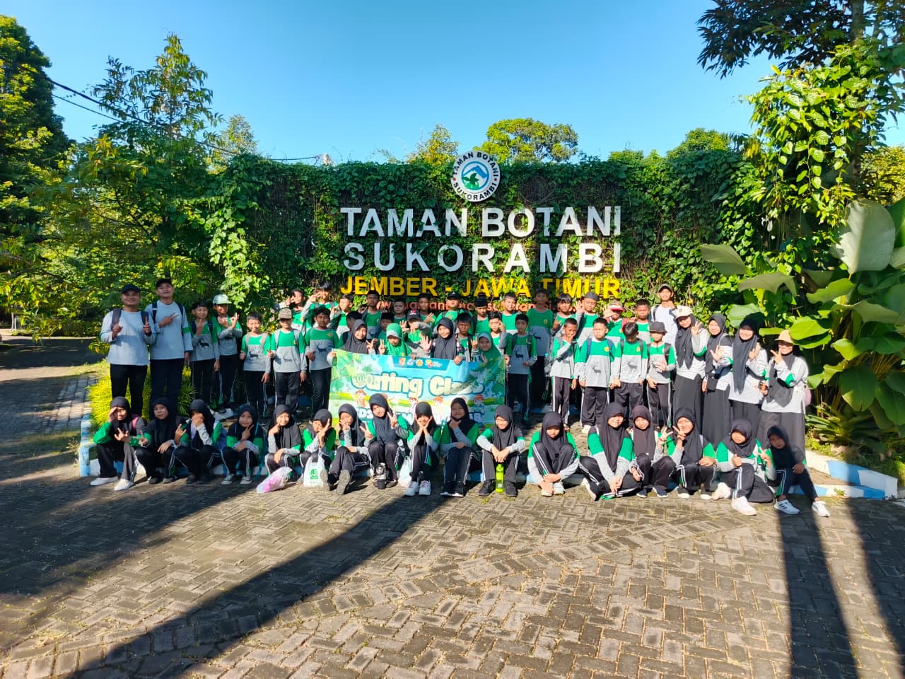 Read more about the article Petik Sayur, Bermain, dan Belajar Sehat: Outing Class Kelas 5 SDS Islam Ulul Albab di Taman Botani Sukorambi Bertema Healthy Food for Healthy Life