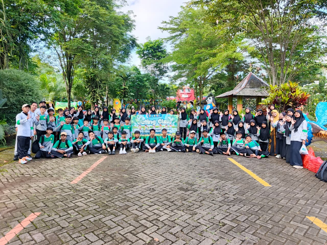 Read more about the article Outbound dan Renang Warnai Outing Class Kelas 6 SDS Islam Ulul Albab di Tiara Park Jember
